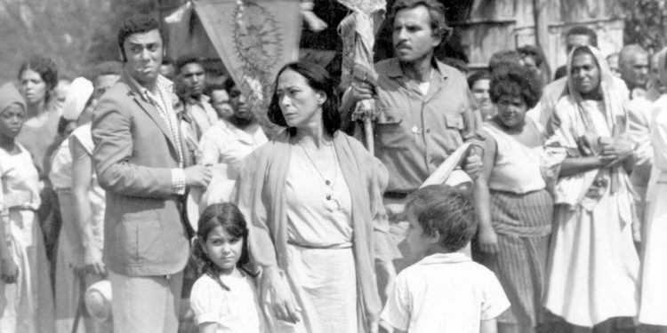 Idalia Anreus en Los días del agua