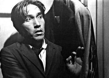 De doliente a fisgón: trámite y sexo en «La muerte de un burócrata»