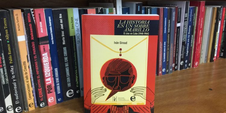 La historia en un sobre amarillo